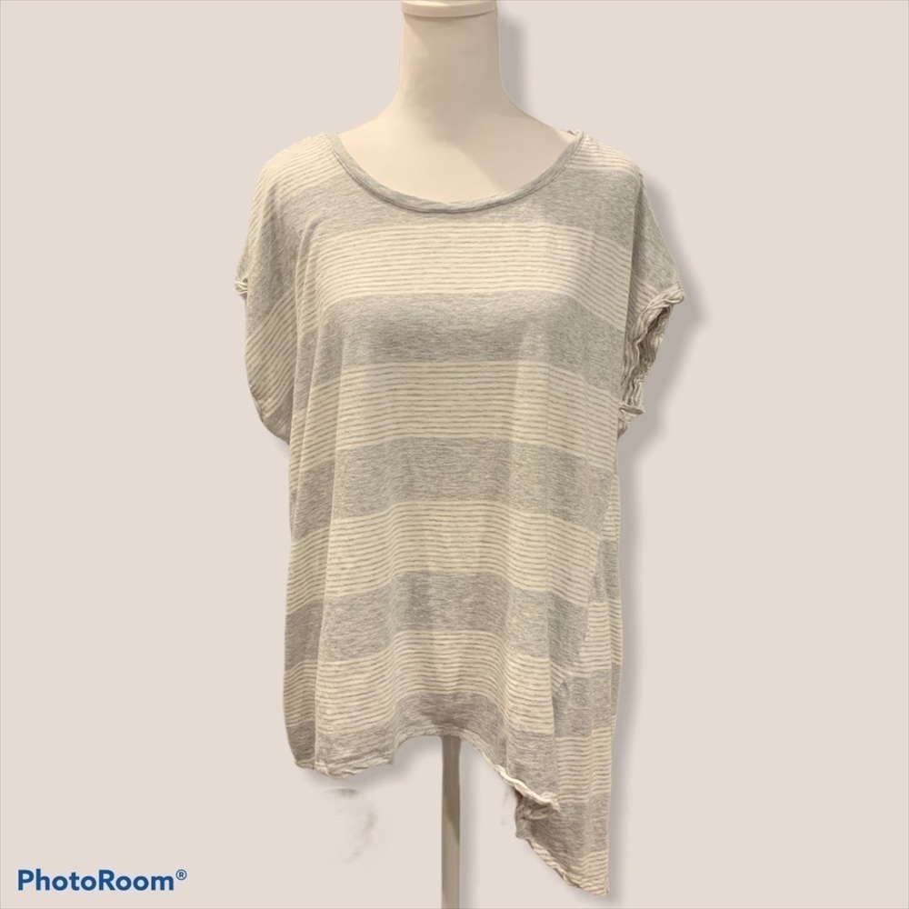 Two by Vince‎ Camuto Gray/White Thin Asymmetrical Top Size 2X